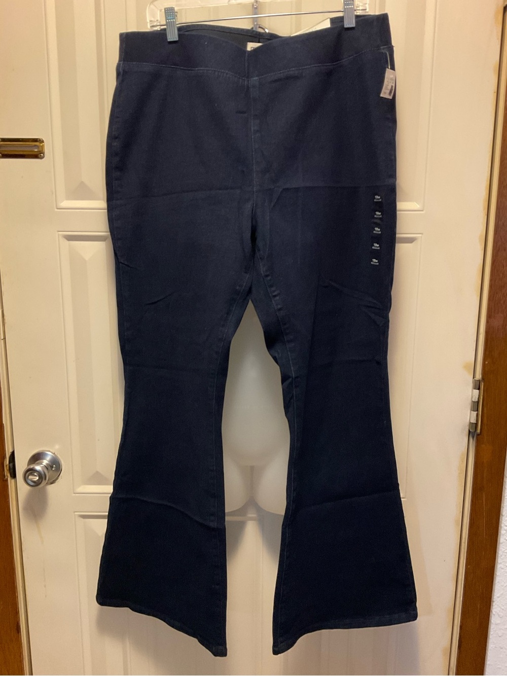 Flare Pull on Jean Flare leg